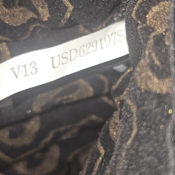 NWOT | Vatra | Rectangular Padded Pouch Bag | Size: 11" x 5½" | 3" Strap - Picture 5 of 9